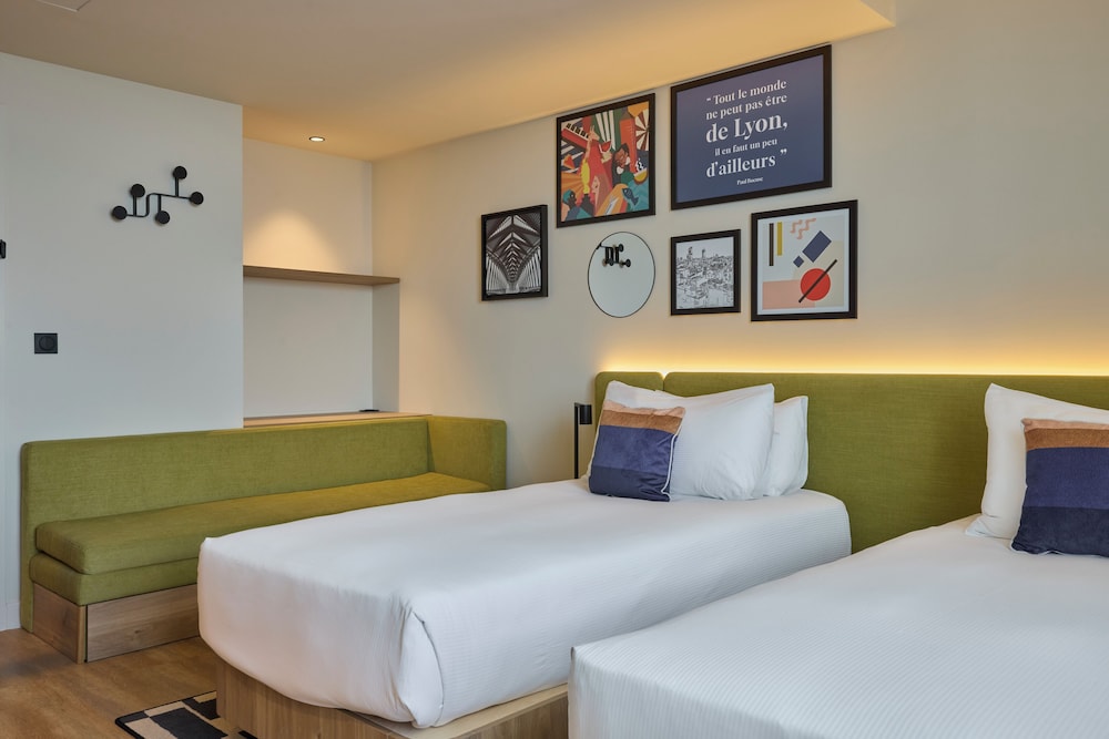 Room, Multiple Beds