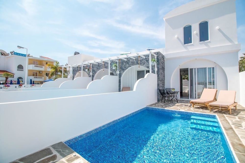 Executive Suite, Private Pool