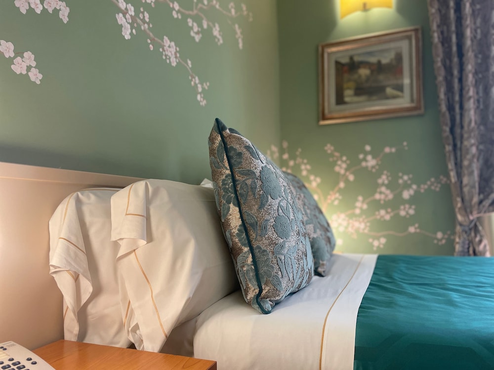 Classic Single Room, 1 Queen Bed photo 2