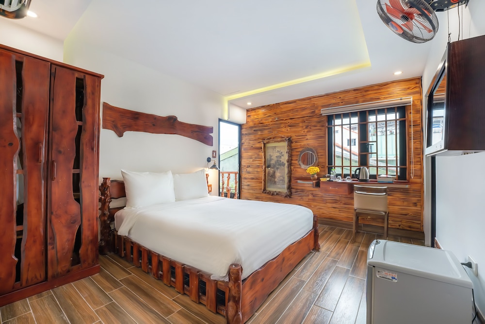 Deluxe Double Room, 1 Queen Bed, Balcony photo 2