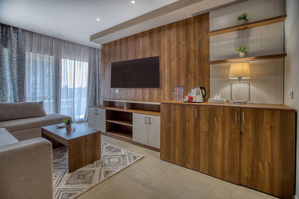 Executive Suite with Pyramids View and Jacuzzi - Photo 9