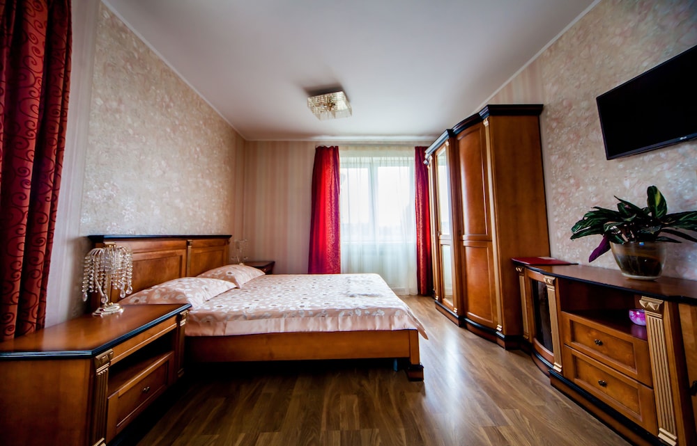 Standard Suite, 1 King Bed, Non Smoking photo 1