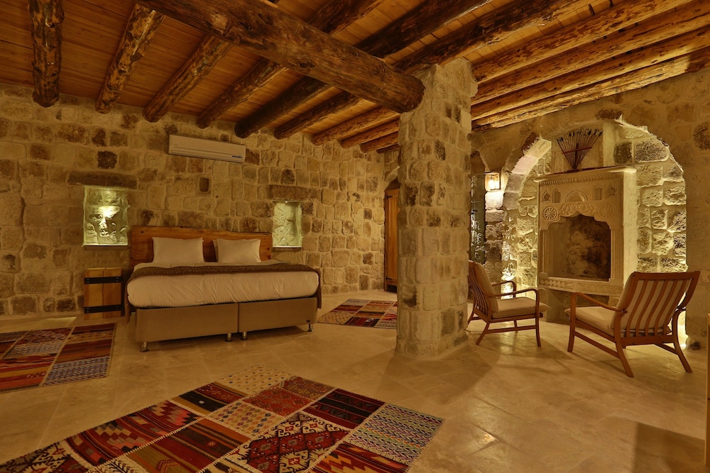 Exclusive Cave Suite photo 2
