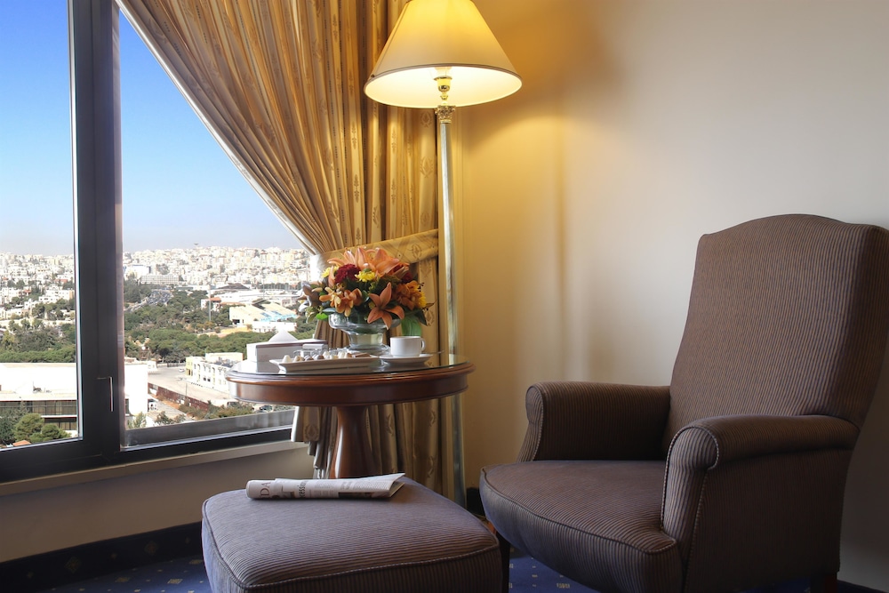 Executive Suite - Photo 1