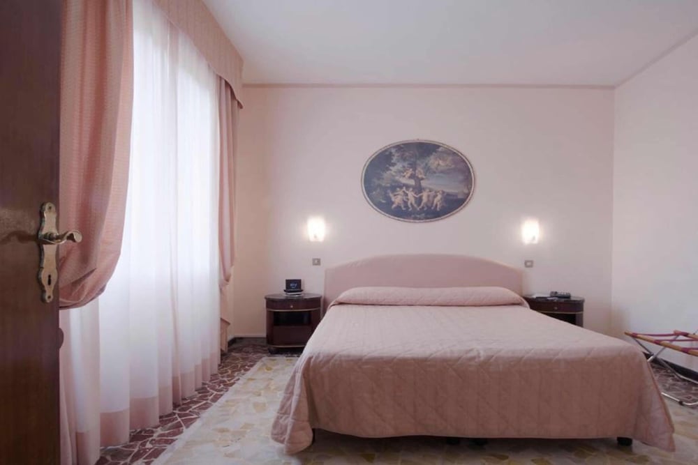 Standard Double Room Single Use - Photo 1