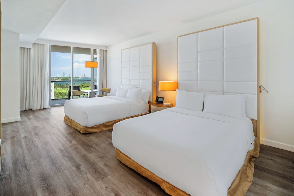 Deluxe Room, 2 Queen Beds, Bay View