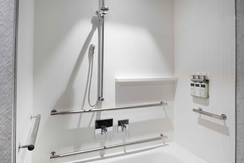 Suite, 1 Bedroom (Mobility Accessible, Tub)