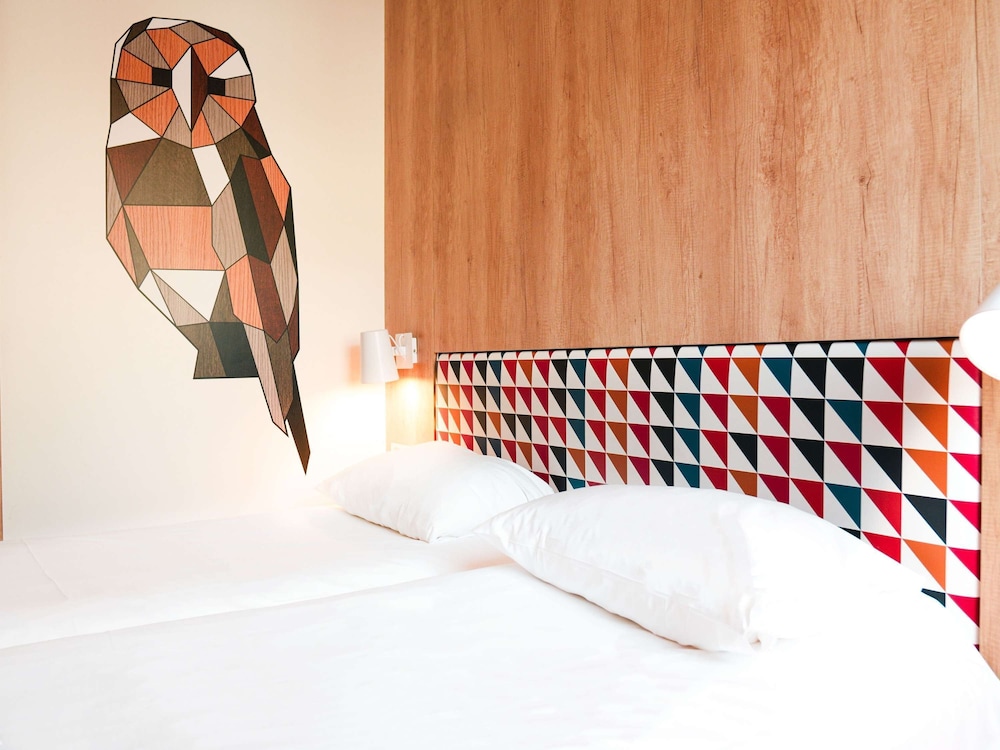 Standard Room, 2 Twin Beds - Photo 19