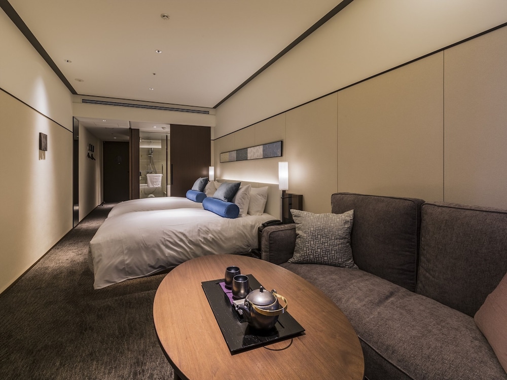 Kamogawa Twin Room with River View, Non Smoking photo 2