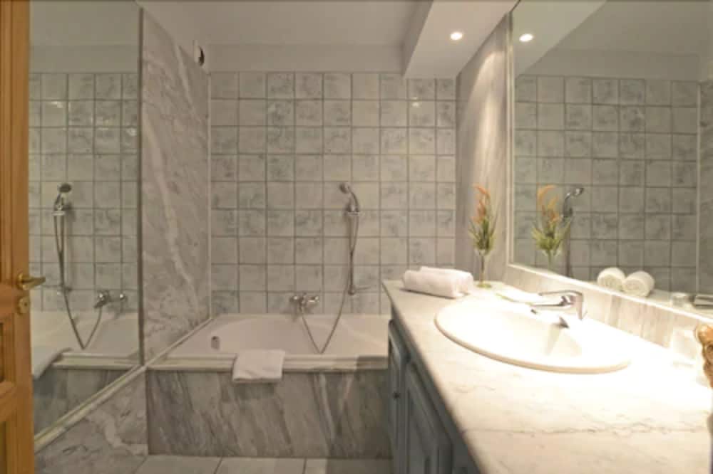 Double Room - Photo 2
