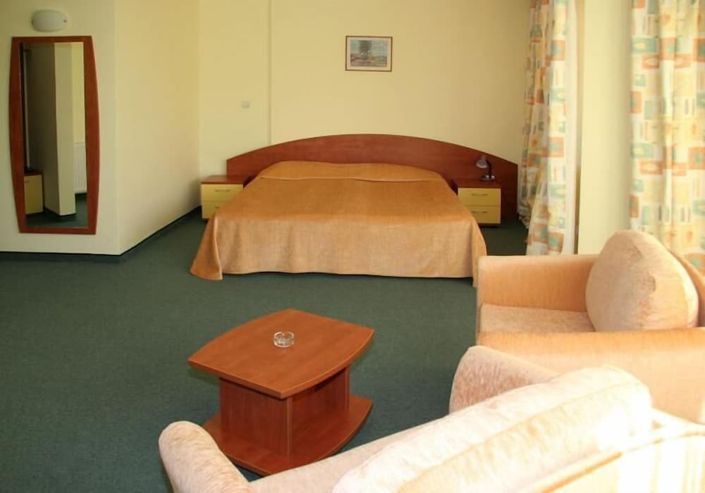 Standard Double or Twin Room photo 3
