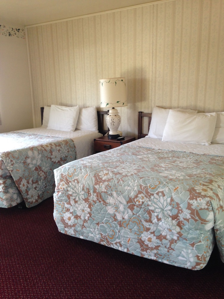 Standard Room, 2 Double Beds, Non Smoking photo 2
