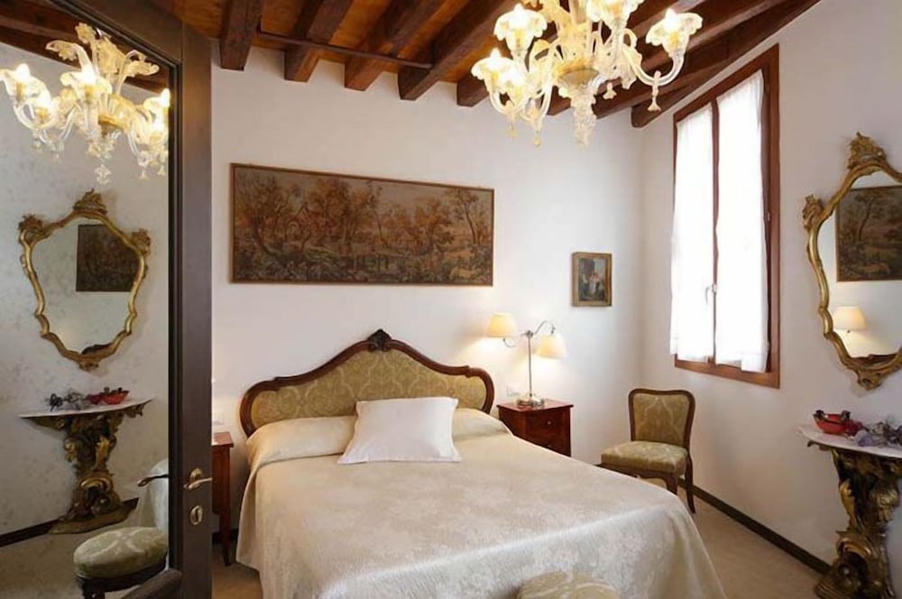 Double or Twin Room photo 3