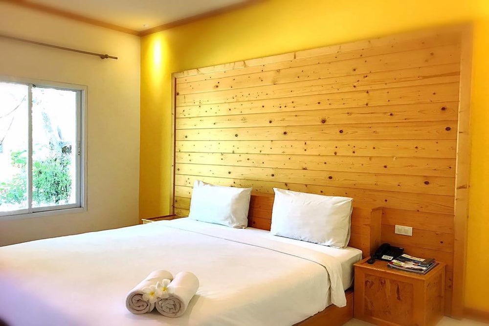 Deluxe Room, 1 King Bed photo 2