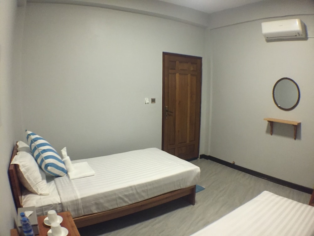 Standard Twin Room, Non Smoking, Shared Bathroom photo 1