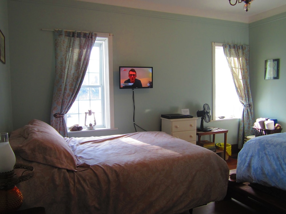 Standard Double Room, Shared Bathroom (Room 2) photo 2