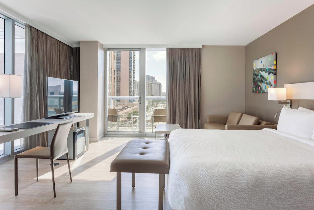 Suite, 1 King Bed, Balcony, Ocean View