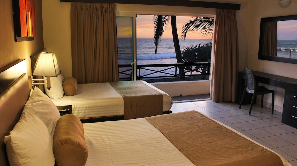 Standard Room, 2 Double Beds, Ocean View - Photo 1