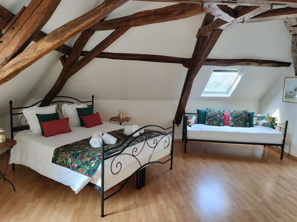 Superior Triple Room, Private Bathroom, River View (Chambre Bourgueil) photo 1