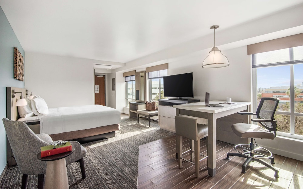 Studio Suite, 1 King Bed, Kitchen (High Floor, Sutters Fort View) - Photo 3