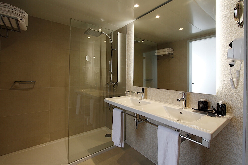 Premium Suite, Jetted Tub (1)