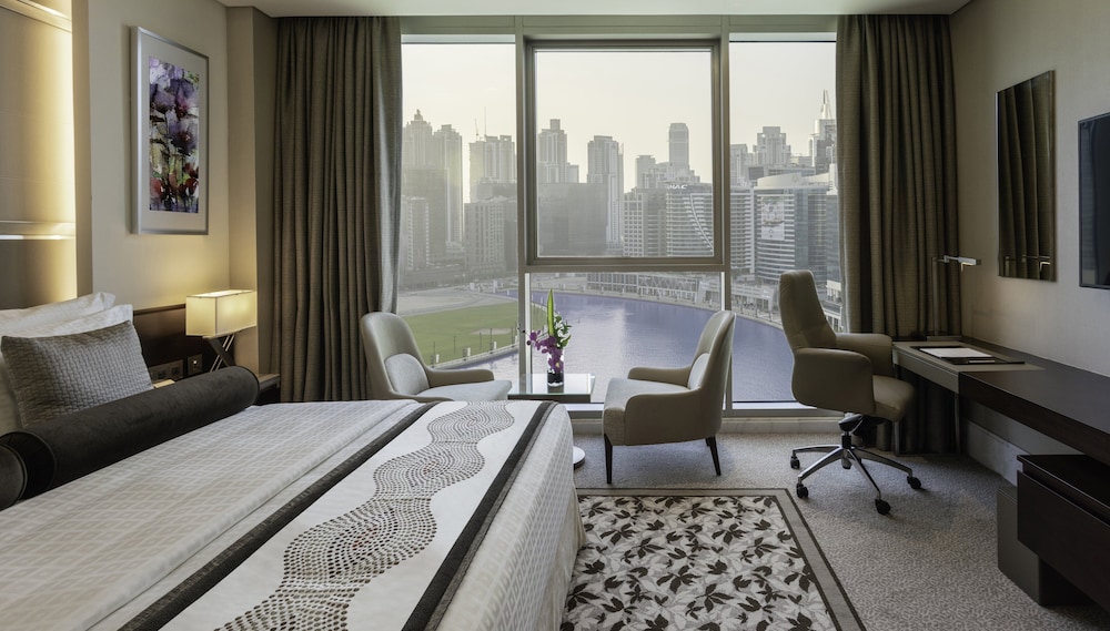Superior Room, 1 King Bed, Canal View