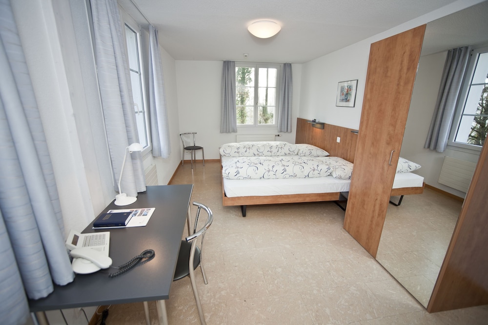 Standard Twin Room - Photo 6