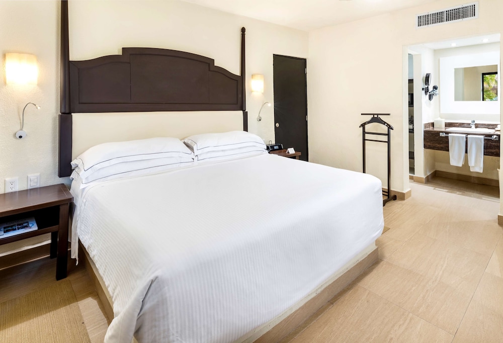 Premium Suite (Level) - Photo 2