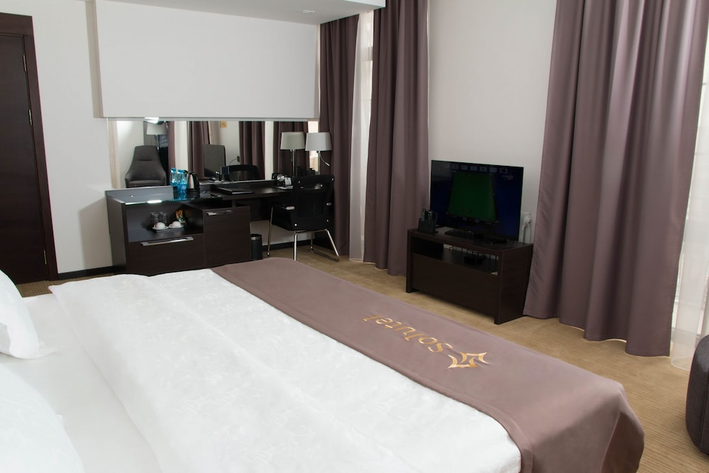 Junior Double or Twin Room photo 1