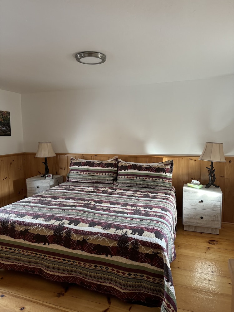 Rosewood Cottage #10: Spacious Lakefront Log Cabin with Stunning Lake Views photo 2