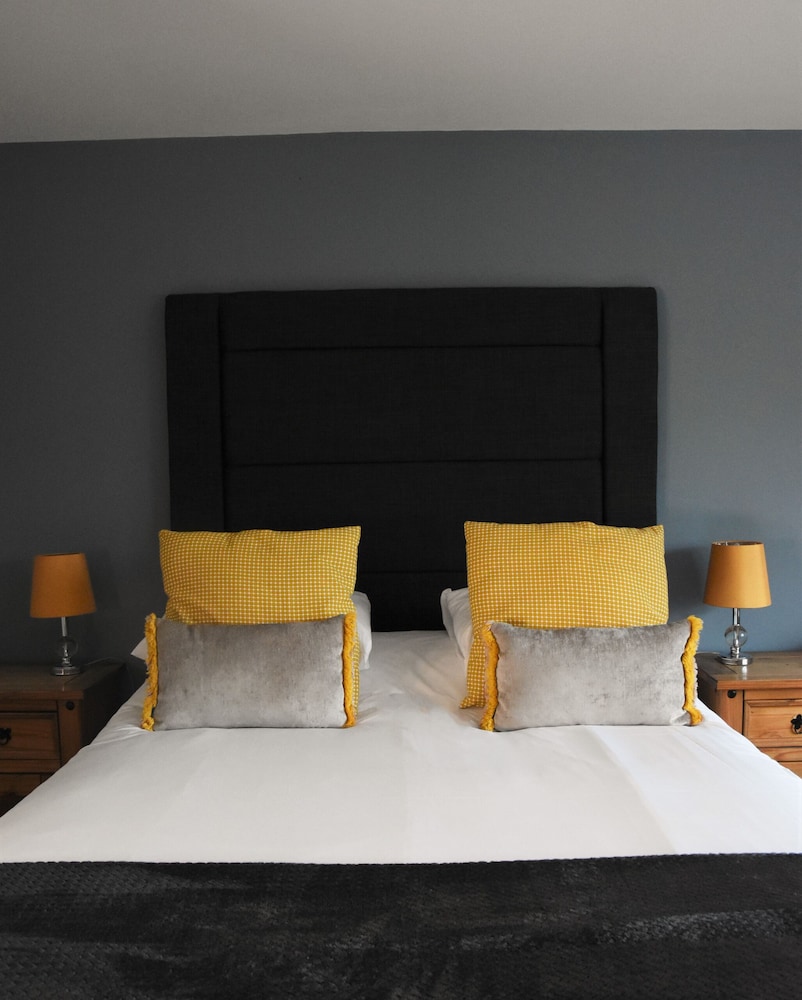 Double Room, Ensuite (King Bed & Single Bed) photo 2