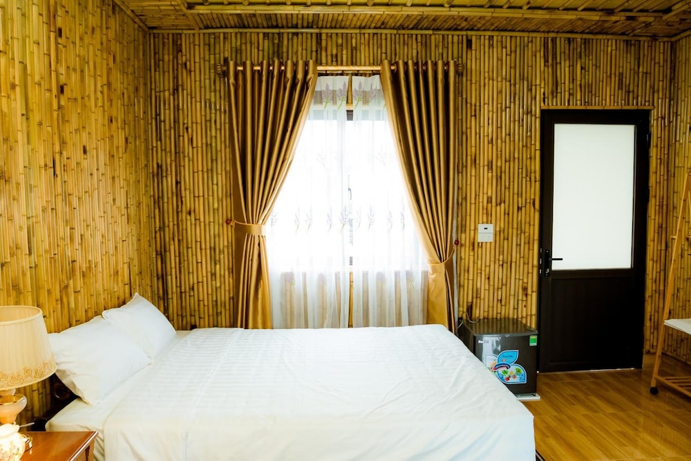 Deluxe Twin Room, 2 Queen Beds, Pool View photo 3