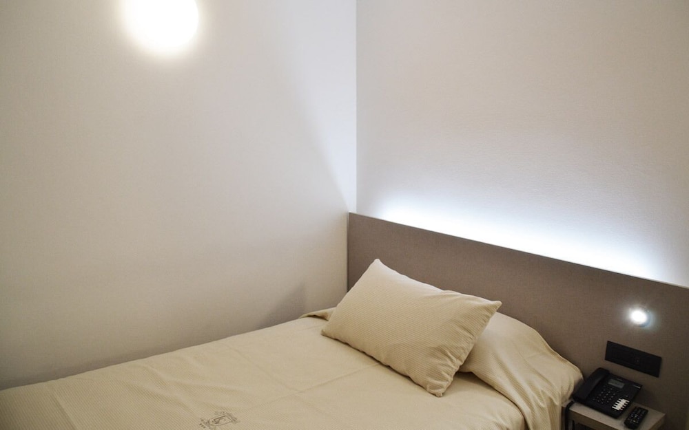 City Room photo 2