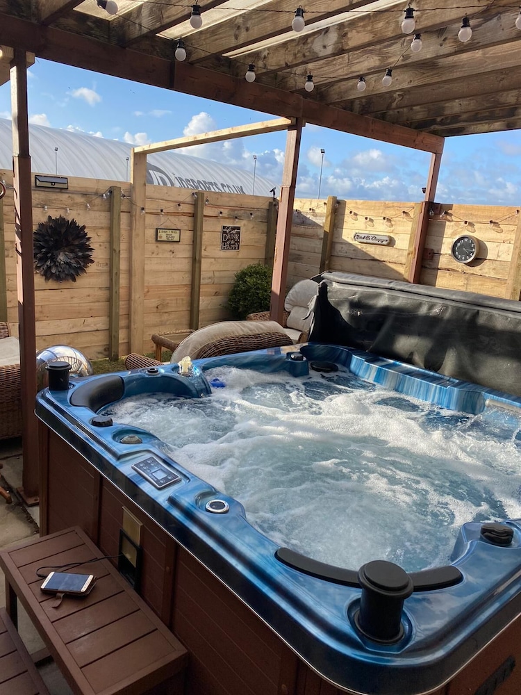 Deluxe Cottage, Ensuite ( Private Hot Tub Room 5) photo 3