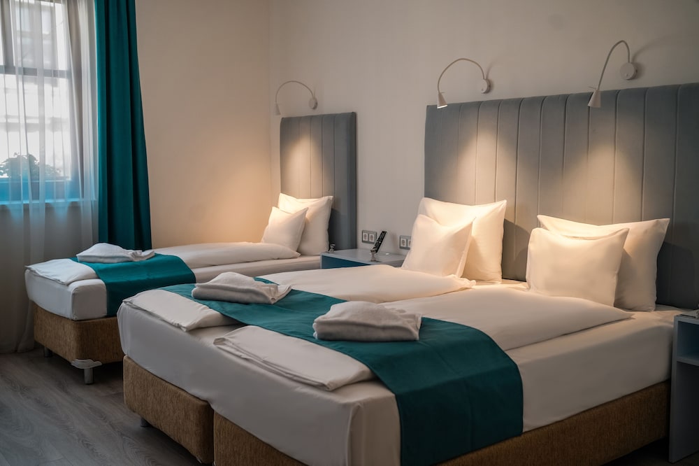 Standard Triple Room with Air-condition - Photo 1