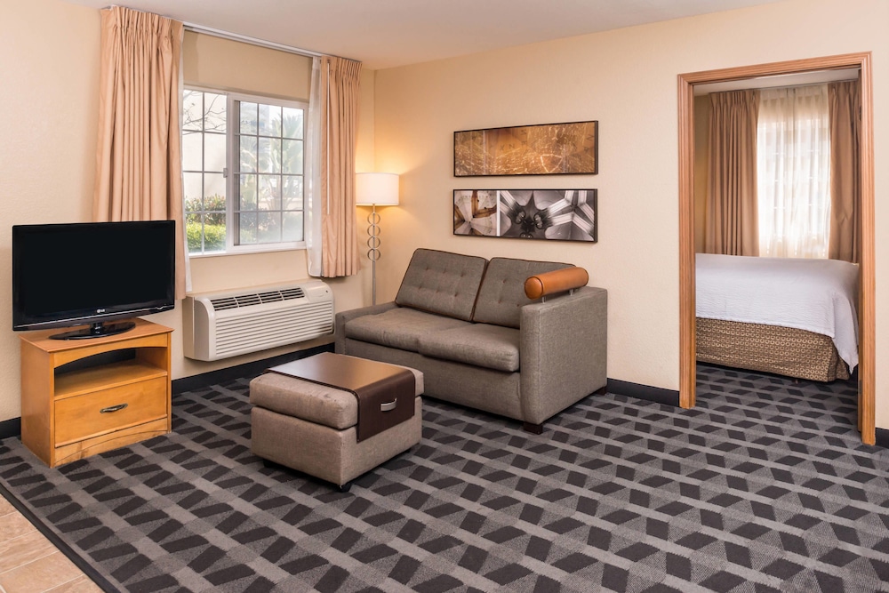 Suite, 1 Bedroom (Mobility/Hearing Access, Transf Shwr) photo 2