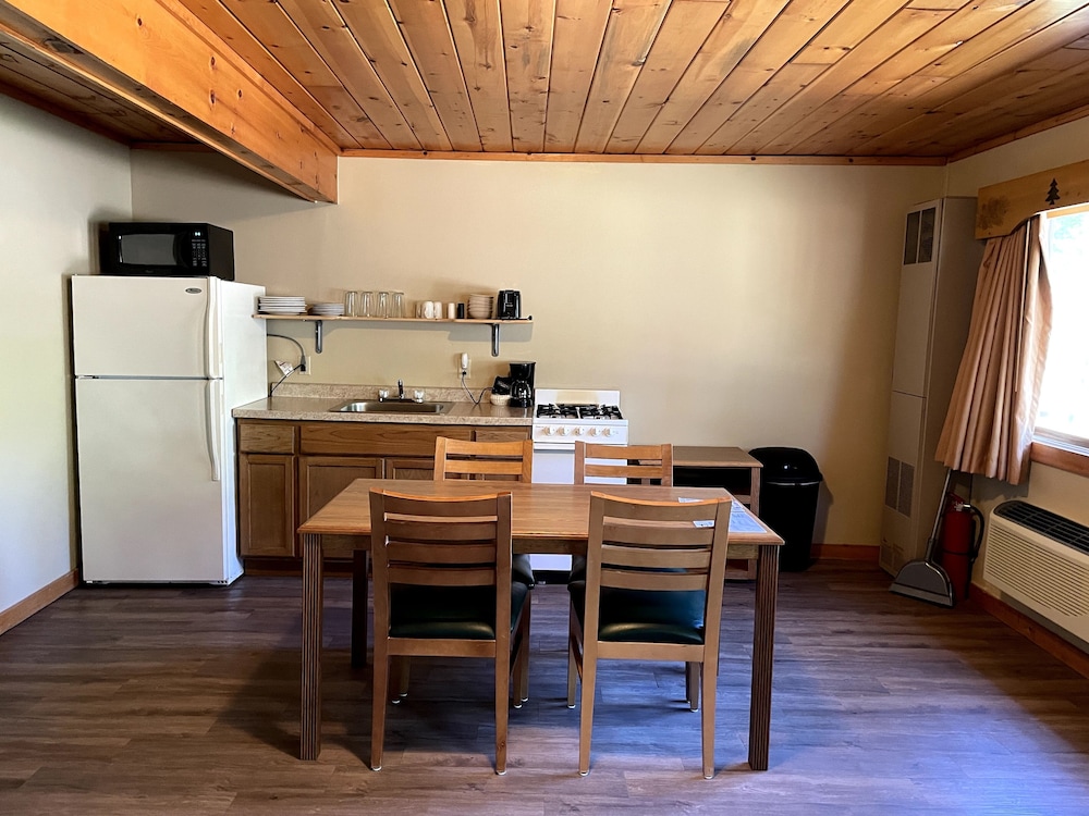 Family Cabin, 1 Bedroom photo 3
