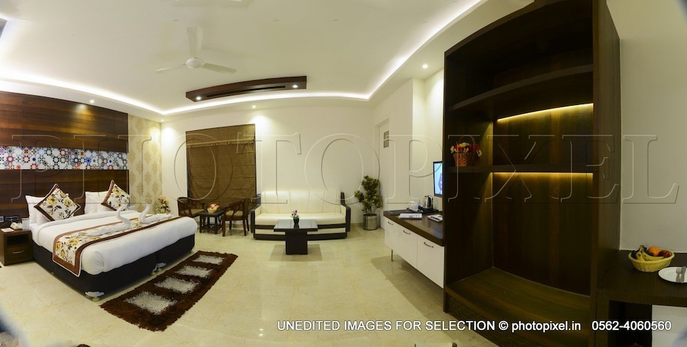 Suite - Photo 3