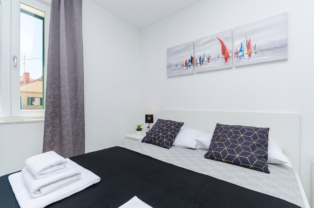 Room (S1) - Photo 5