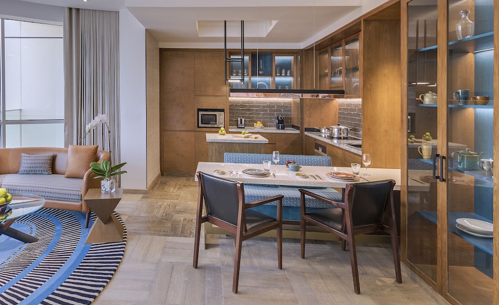 Two Bedroom Family Suite with Kitchen thumbnail 5