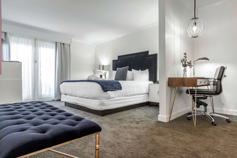 Romantic Suite, 1 King Bed (Whirlpool) photo 3
