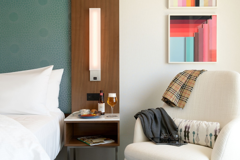 Premier Room, Multiple Beds, High Floor (Corner Two King) - Photo 3