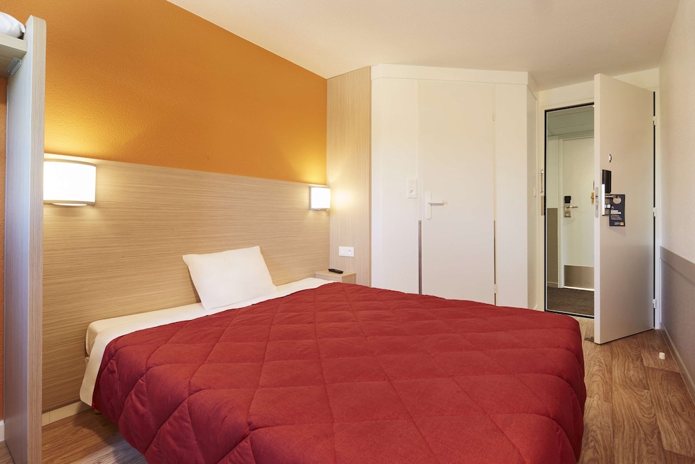 Standard Room, 1 Queen Bed - Photo 4