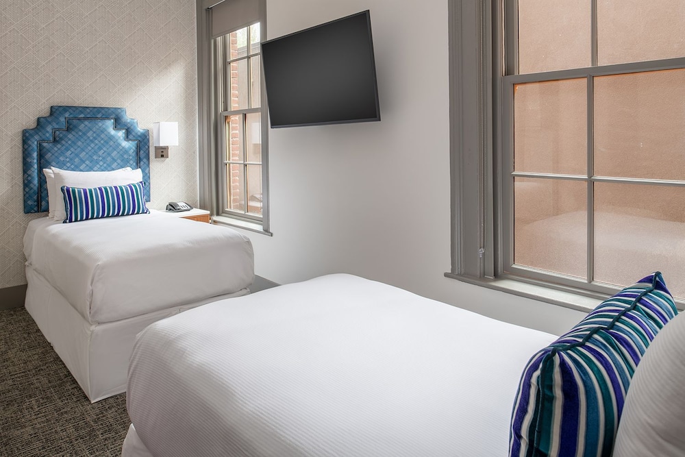 Signature Room, 2 Twin Beds, Courtyard View (Signature Double Twin Courtyard View)