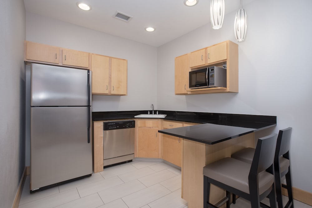 Suite, 1 Bedroom - Photo 2
