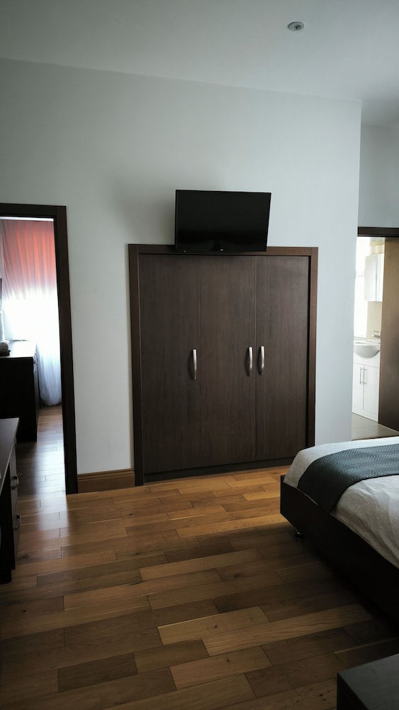 Deluxe family room for 4 photo 3