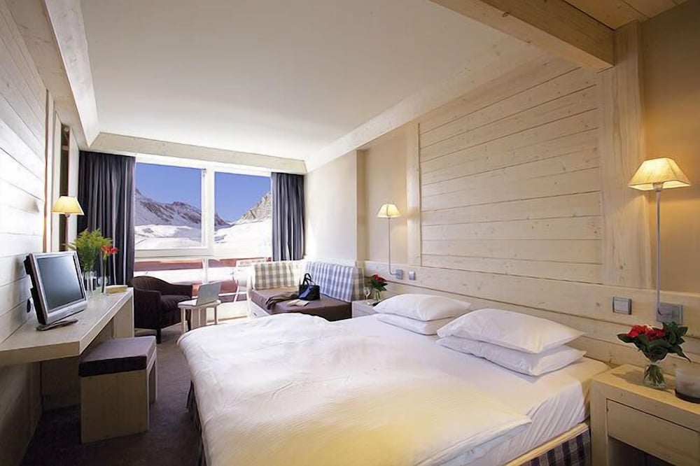 Superior Triple Room, Non Smoking, Mountain View photo 1