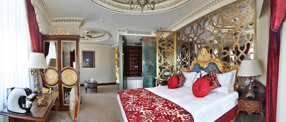 Grand Deluxe Room with Golden Horn View photo 2