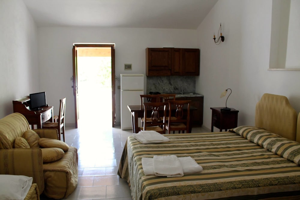 Quadruple Room, Patio, Garden View photo 3