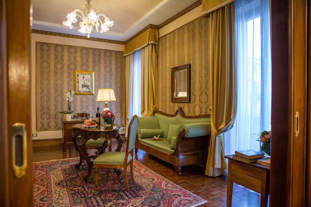 Deluxe Suite - Photo 4